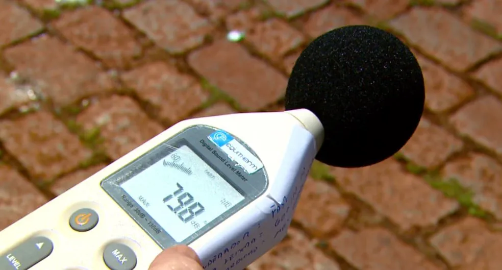 Learn how sound is measured, what decibels and frequency really mean, how noise levels affect health, and how sound measurement connects science, acoustics, and human perception. A complete beginner-friendly guide.