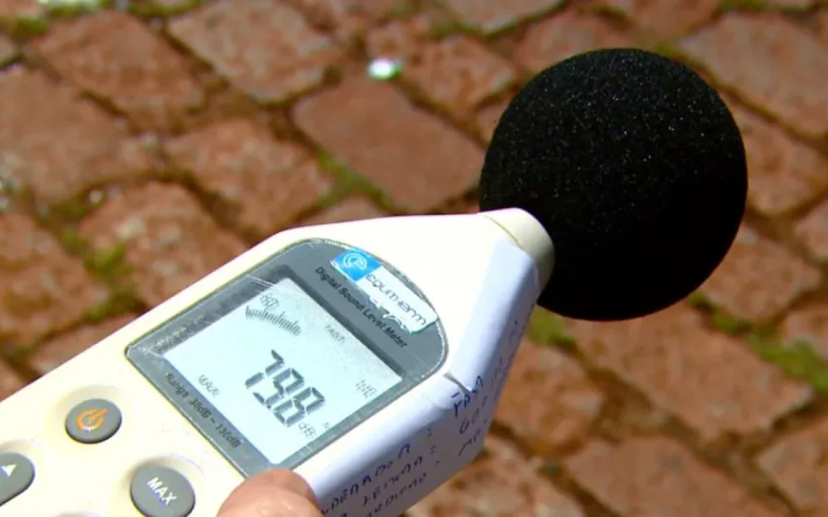 Learn how sound is measured, what decibels and frequency really mean, how noise levels affect health, and how sound measurement connects science, acoustics, and human perception. A complete beginner-friendly guide.